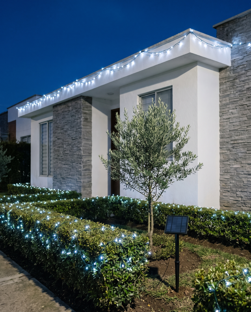 Fachada moderna con luces solares ALUMBRA color blanca